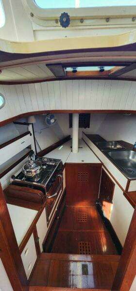 Hesper 32ft Tillotson Pearson Yacht For Sale