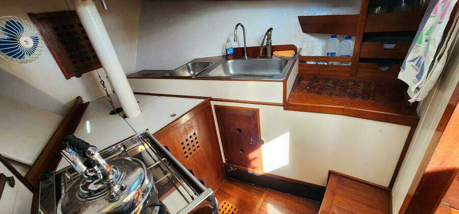 Hesper 32ft Tillotson Pearson Yacht For Sale