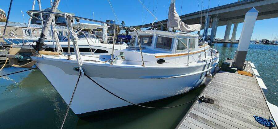 Hesper 32ft Tillotson Pearson Yacht For Sale