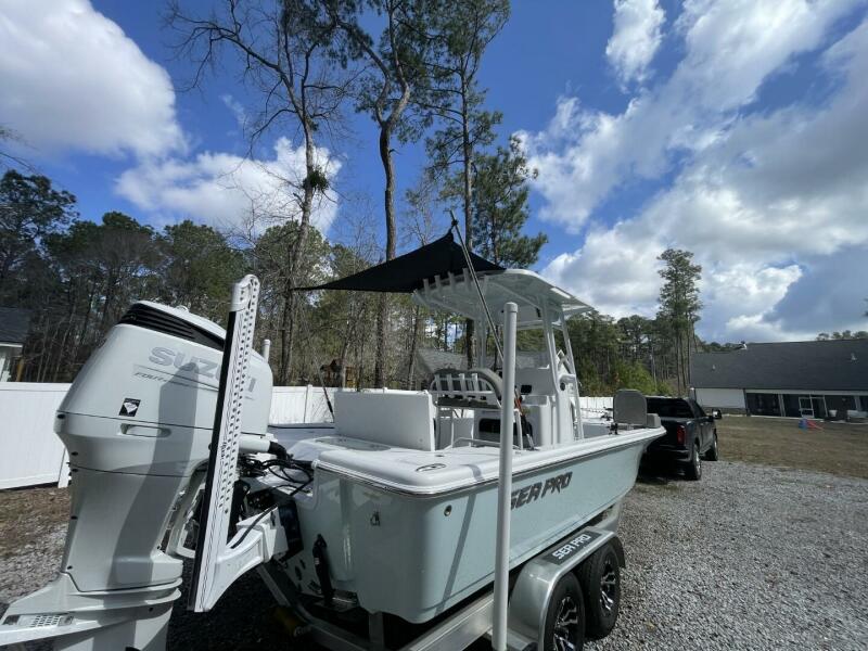 24' 2023 Sea Pro 248 DLX