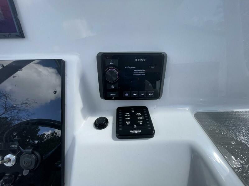 24' 2023 Sea Pro 248 DLX