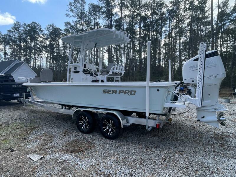 24' 2023 Sea Pro 248 DLX