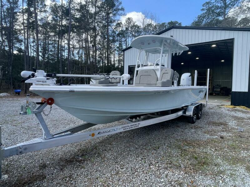 24' 2023 Sea Pro 248 DLX