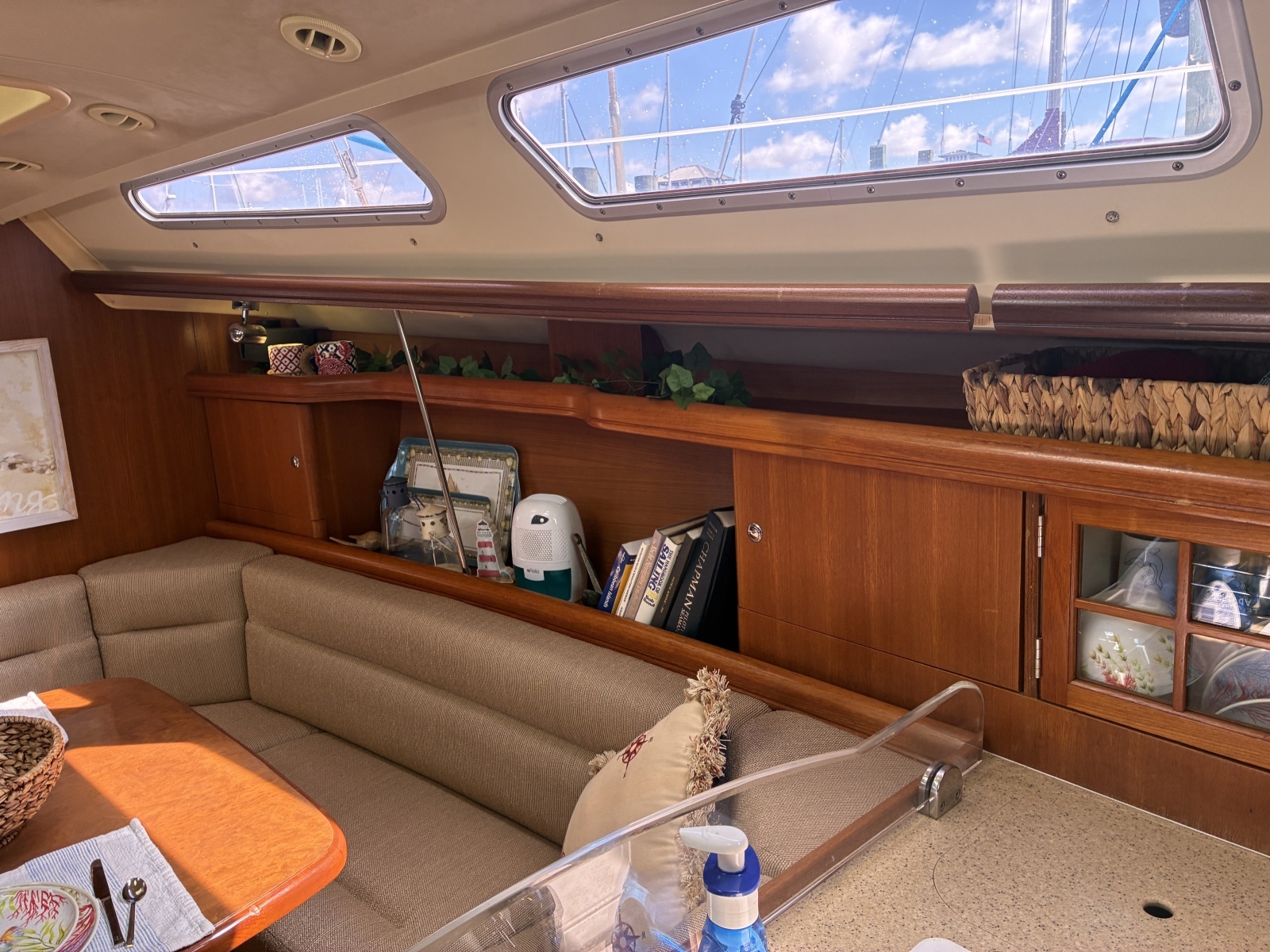 Wind Song 38ft Hunter Yacht For Sale