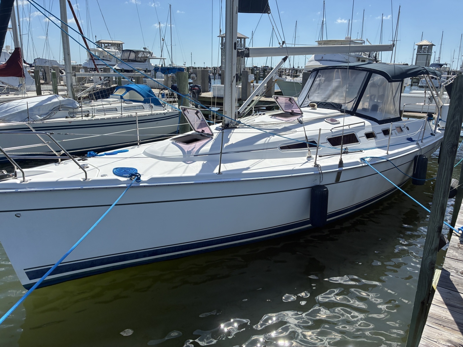 2008 Hunter 38 - Port Profile