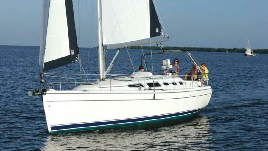 38' 2008 Hunter 38