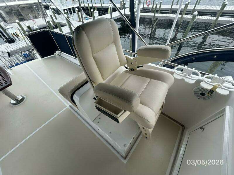 42' Grand Banks mate seat