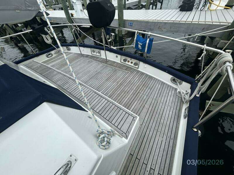 42' Grand Banks aftdeck2