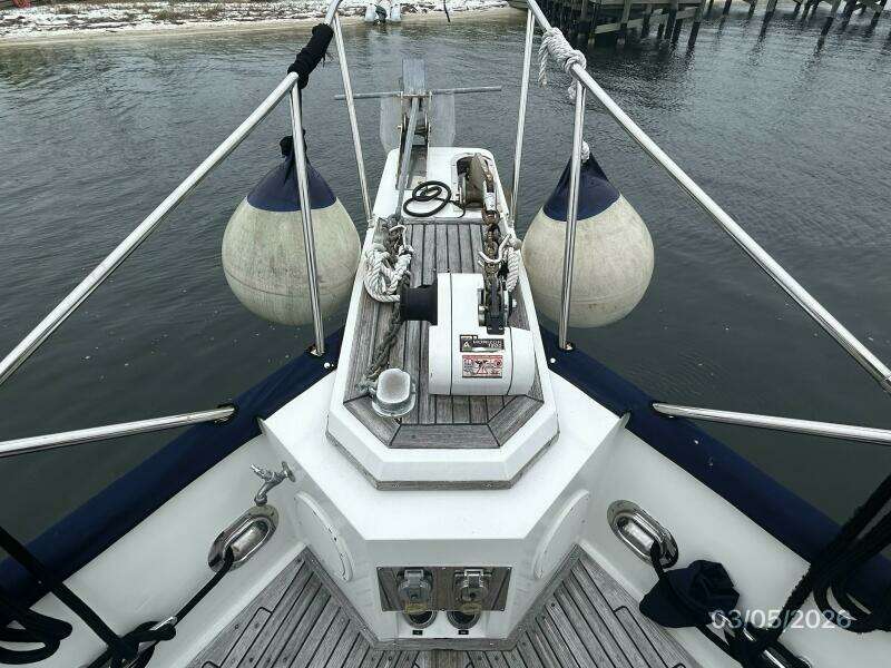 42'' Grand Banks anchor windlass1