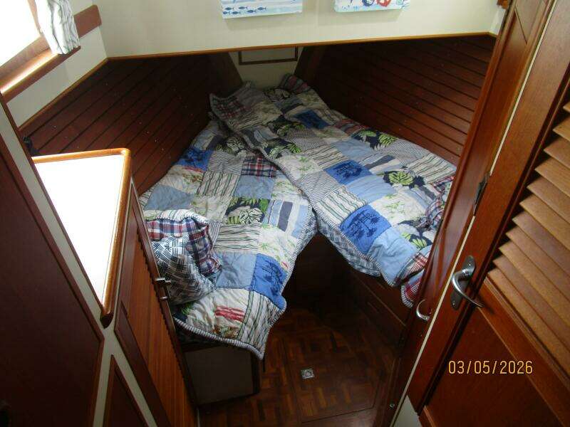42' Grand Banks guest stateroom