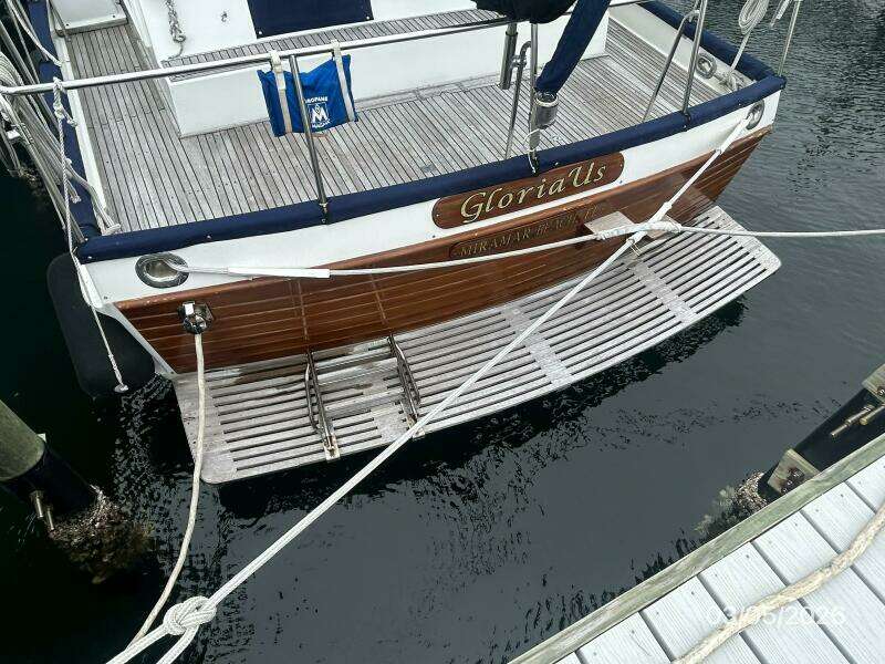 42' Grand Banks swimplatform