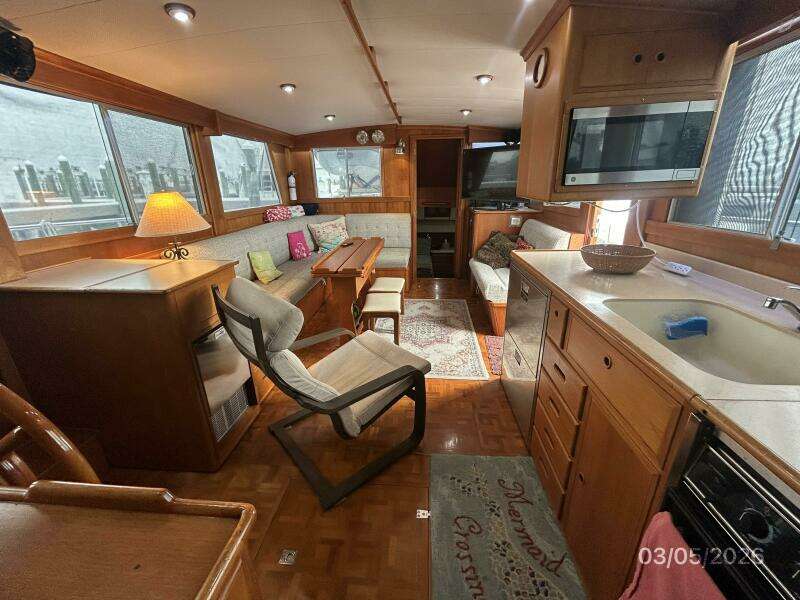 42' Grand Banks salon aft