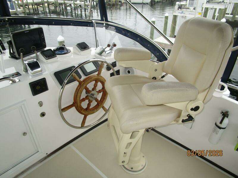 42' Grand Banks flybridge helm1