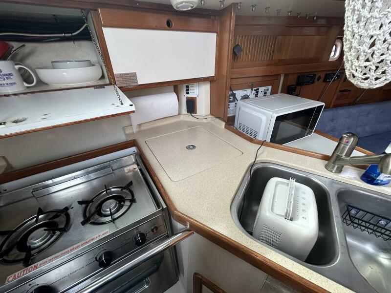 32' 1995 Catalina 320
