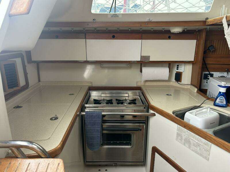 1995 Catalina 320 Study Hull