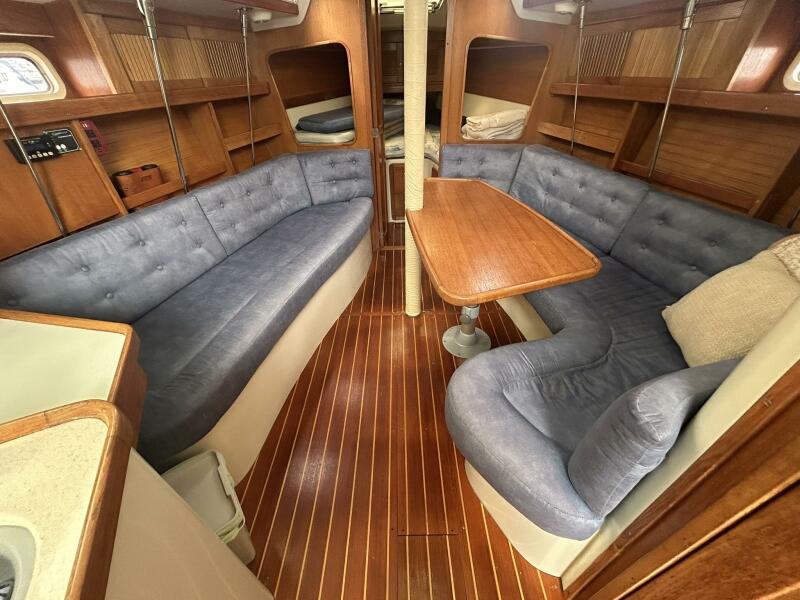 32' 1995 Catalina 320