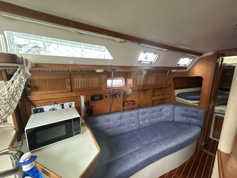 32' 1995 Catalina 320