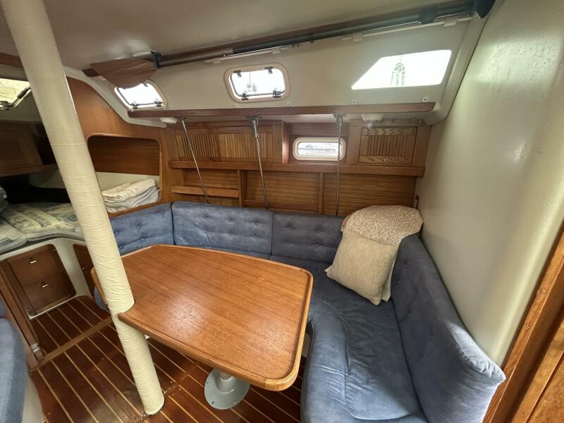 32' 1995 Catalina 320