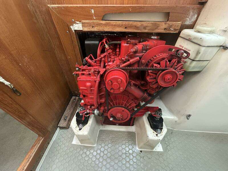 1995 Catalina 320 Study Hull