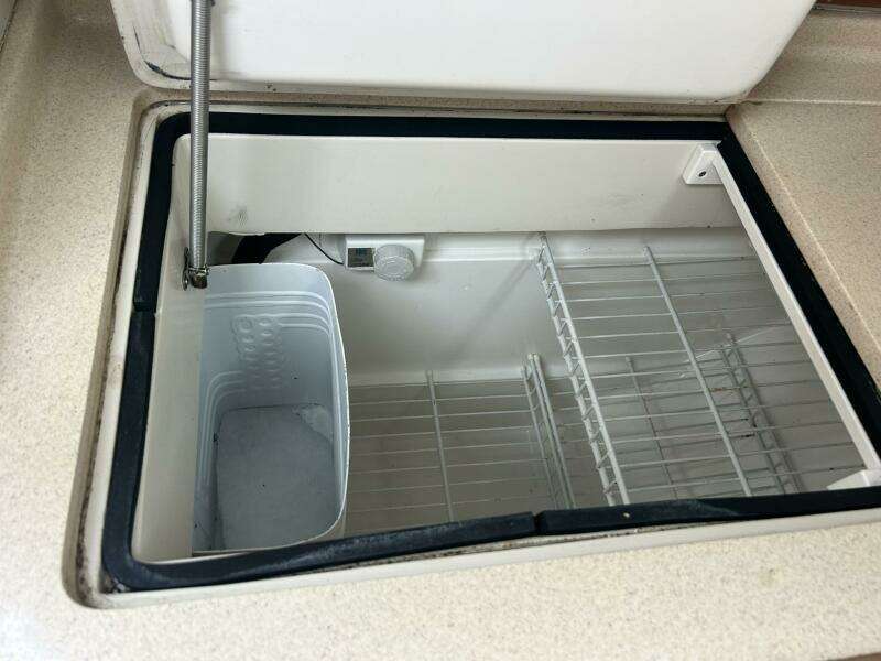 1995 Catalina 320 Study Hull