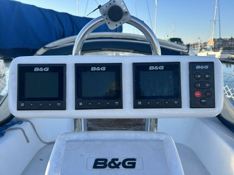 32' 1995 Catalina 320