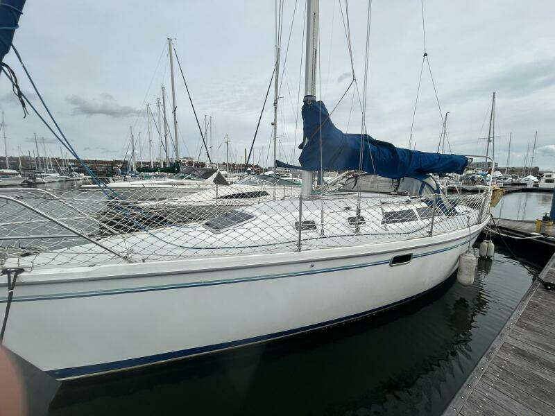 1995 Catalina 320 Study Hull