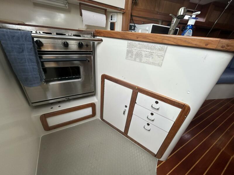 32' 1995 Catalina 320