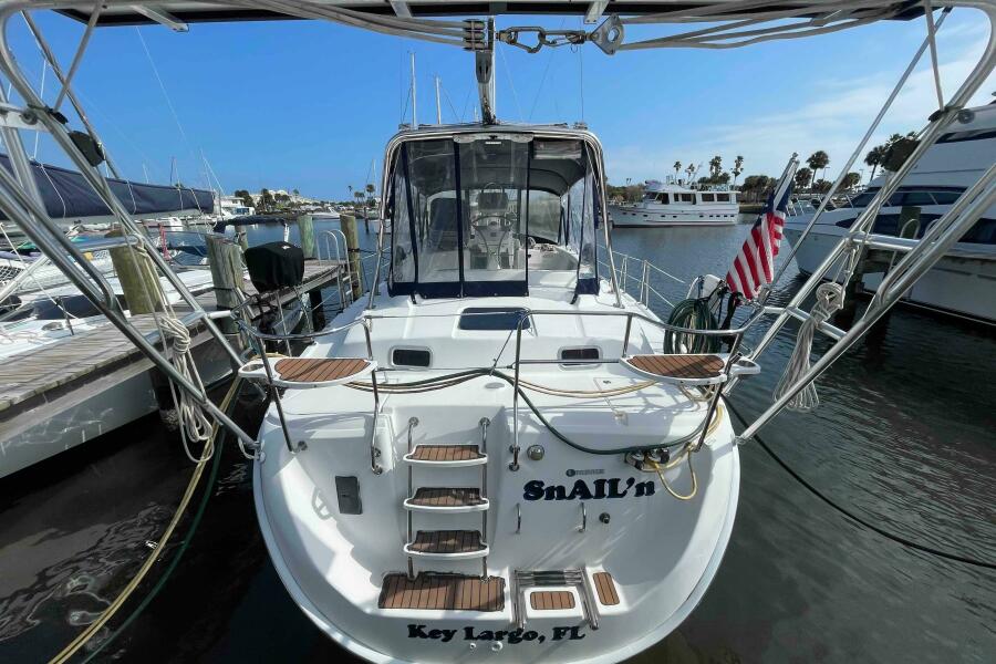 45' 2010 Hunter 45 Center Cockpit