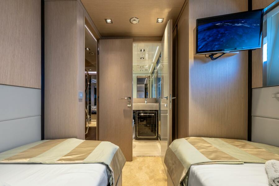 89' 2018 Dominator Yachts Dominator Ilumen