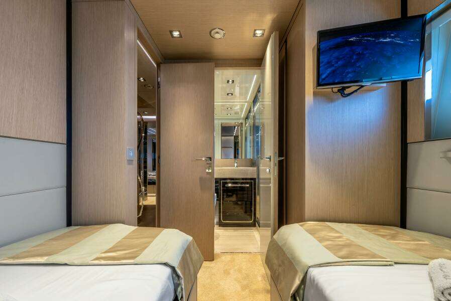 2018 Dominator Yachts Dominator Ilumen