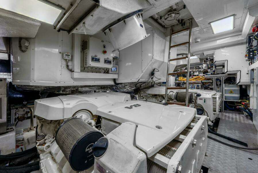 2018 Dominator Yachts Dominator Ilumen