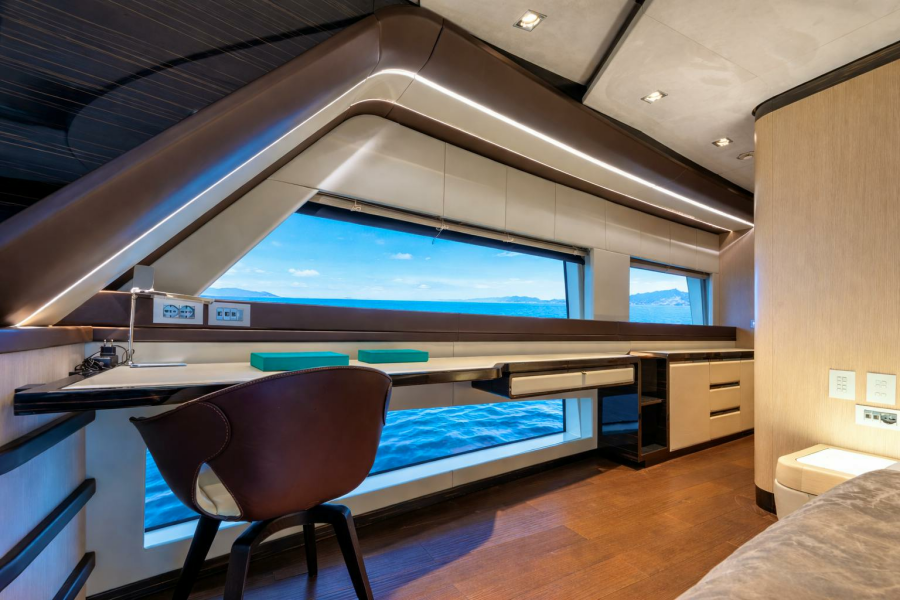 2018 Dominator Yachts Dominator Ilumen