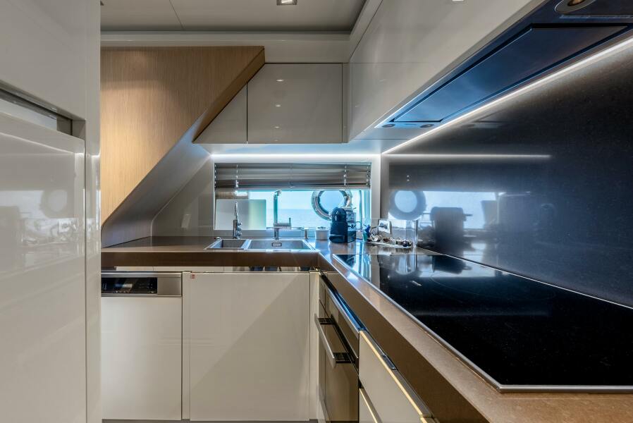 89' 2018 Dominator Yachts Dominator Ilumen