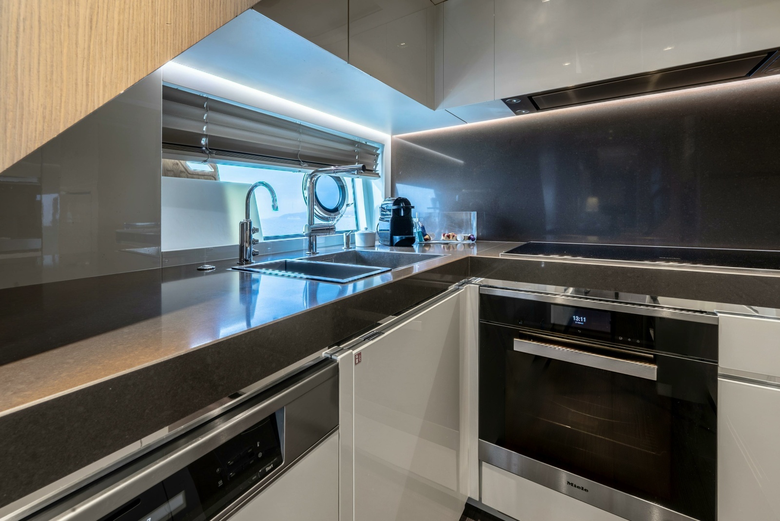 ZALANKA 89ft Dominator Yachts Yacht For Sale