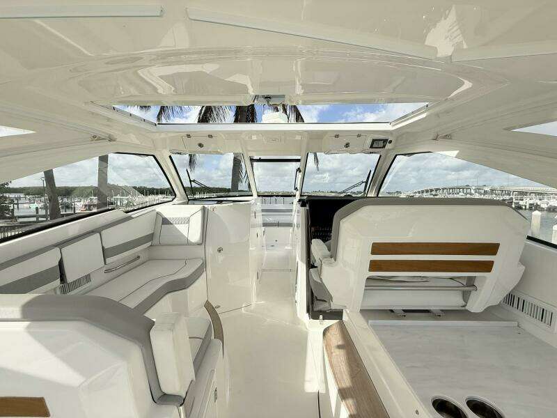 Pursuit 365 DC - SALTY GIRL - Duel Console 