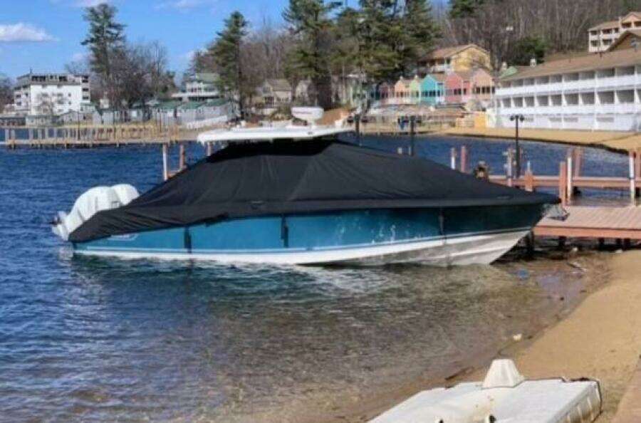 BW 330 OUTRAGE 33ft Boston Whaler Yacht For Sale