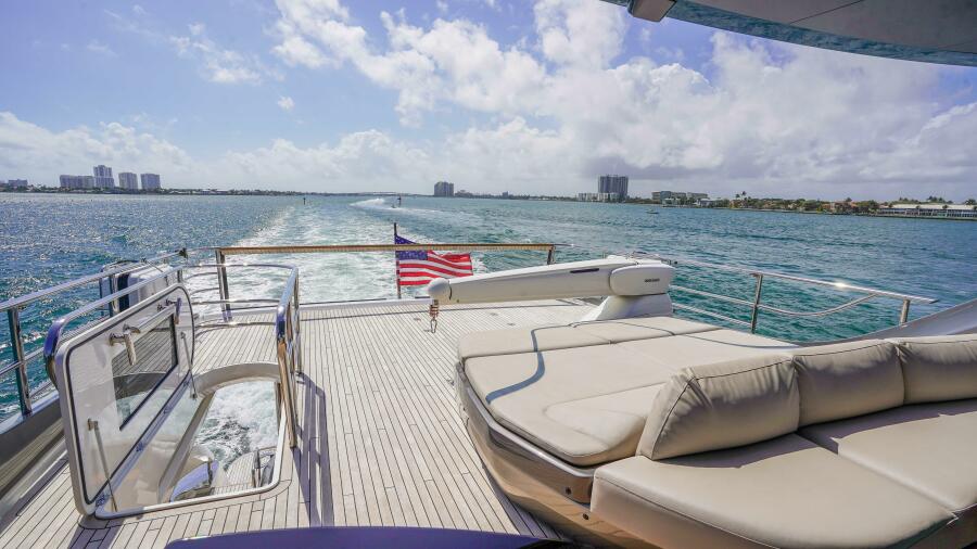 85' 2021 Princess Y85