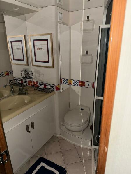 60' 1998 Viking Motor Yacht