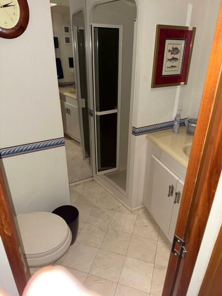 60' 1998 Viking Motor Yacht