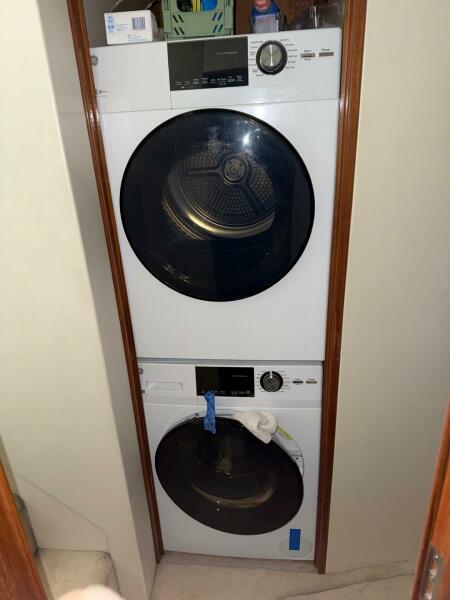 60' 1998 Viking Motor Yacht