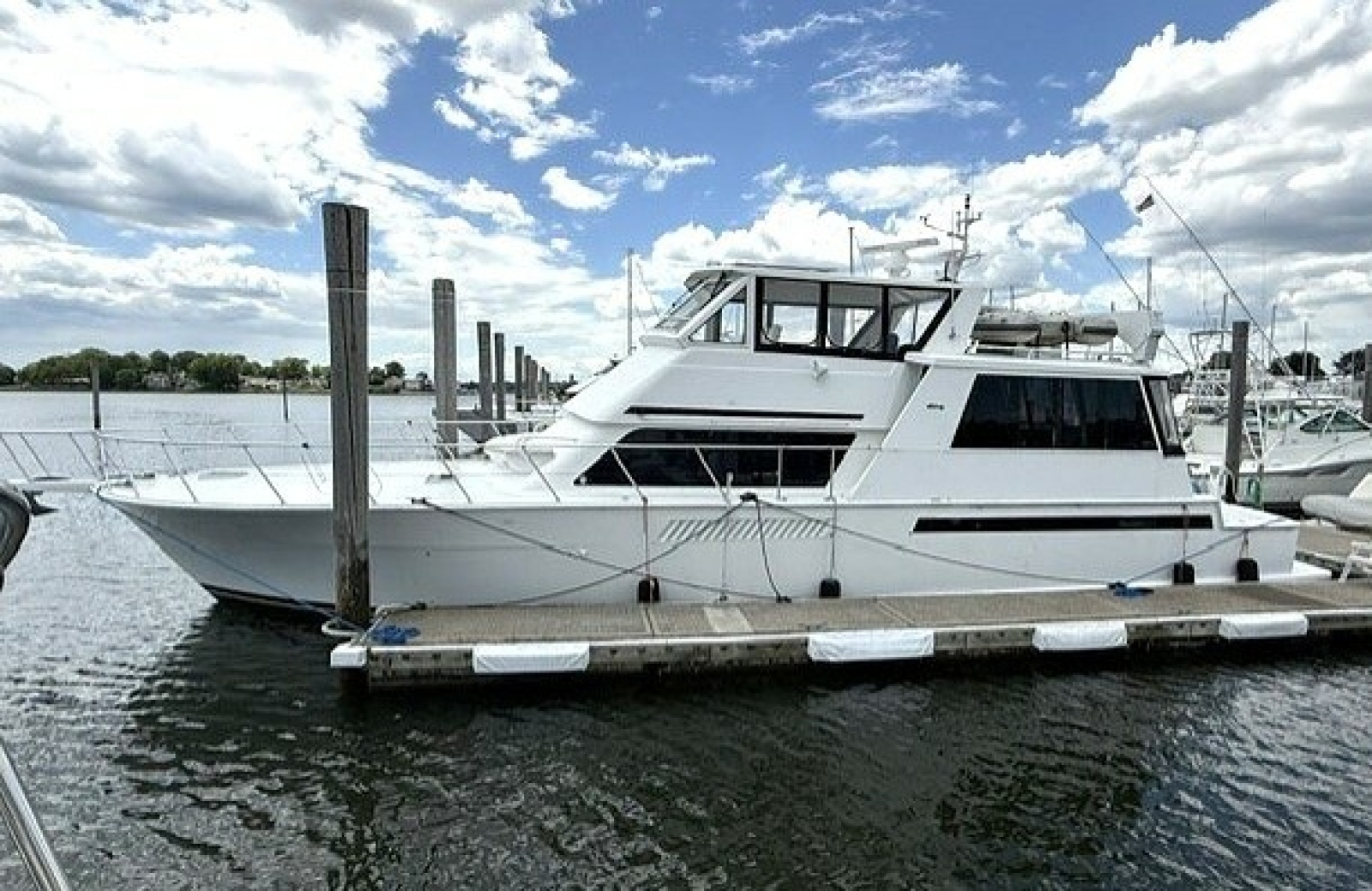60' 1998 Viking Motor Yacht