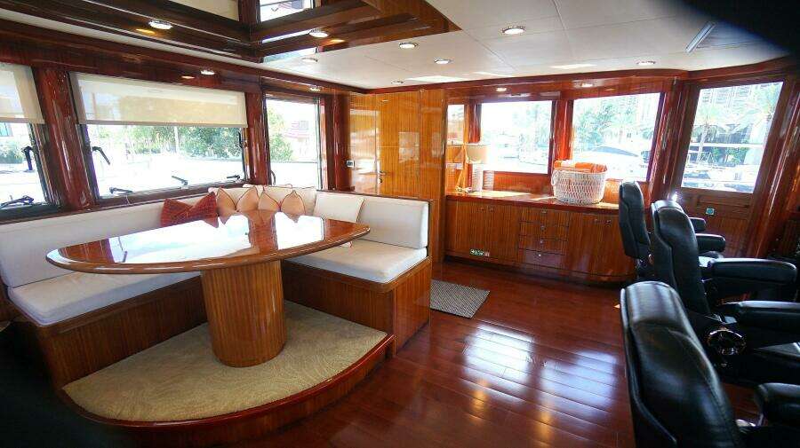 ROBIN S NEST 102ft Ocean Alexander Yacht For Sale