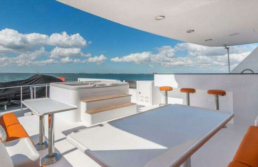 ROBIN S NEST 102ft Ocean Alexander Yacht For Sale