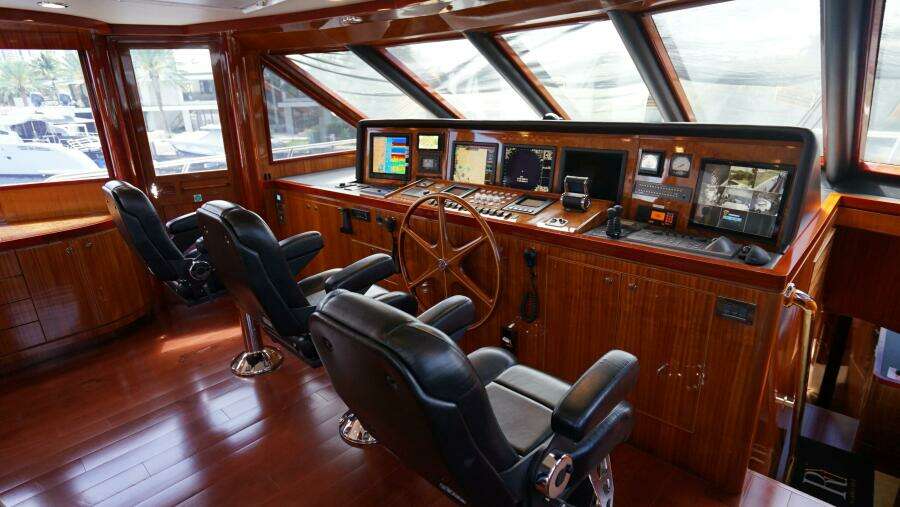 ROBIN S NEST 102ft Ocean Alexander Yacht For Sale