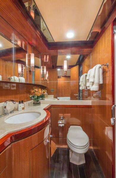 ROBIN S NEST 102ft Ocean Alexander Yacht For Sale