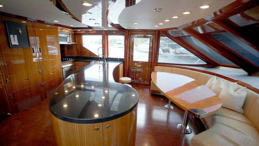 ROBIN S NEST 102ft Ocean Alexander Yacht For Sale