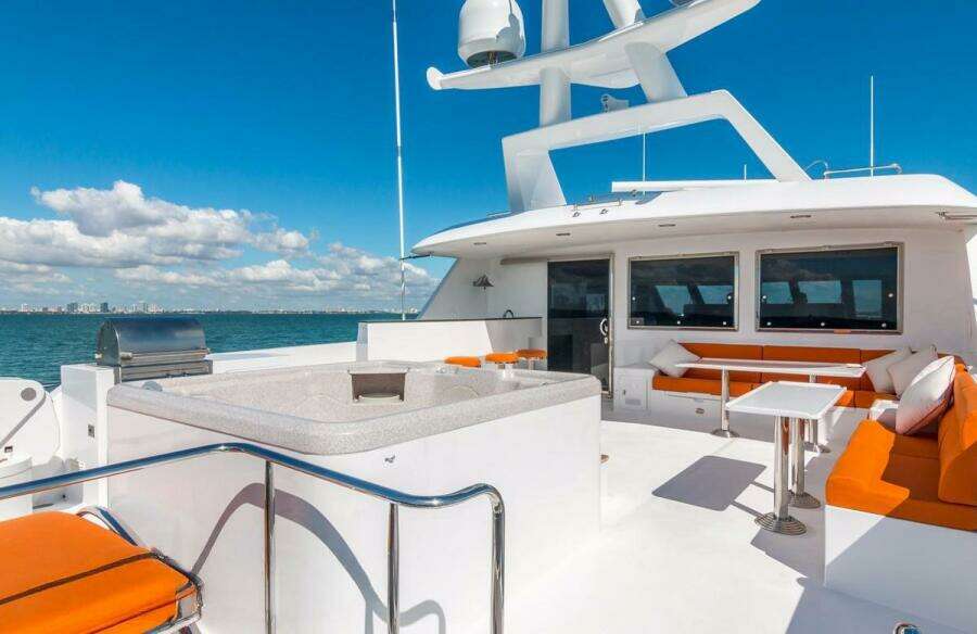 ROBIN S NEST 102ft Ocean Alexander Yacht For Sale