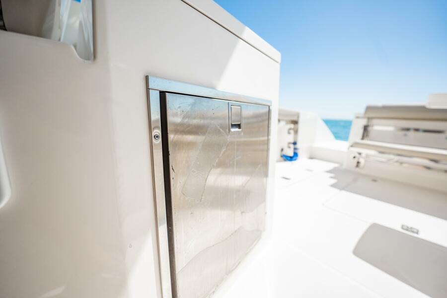 32' 2017 Pursuit DC 325