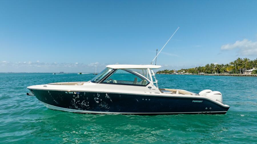 32' 2017 Pursuit DC 325