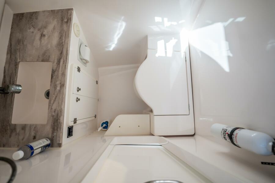 32' 2017 Pursuit DC 325